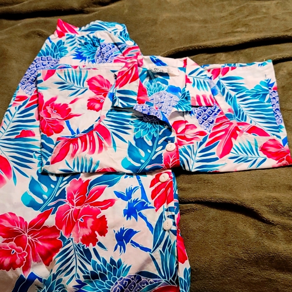 Used Hilo Hattie's Hawaiian outfit
